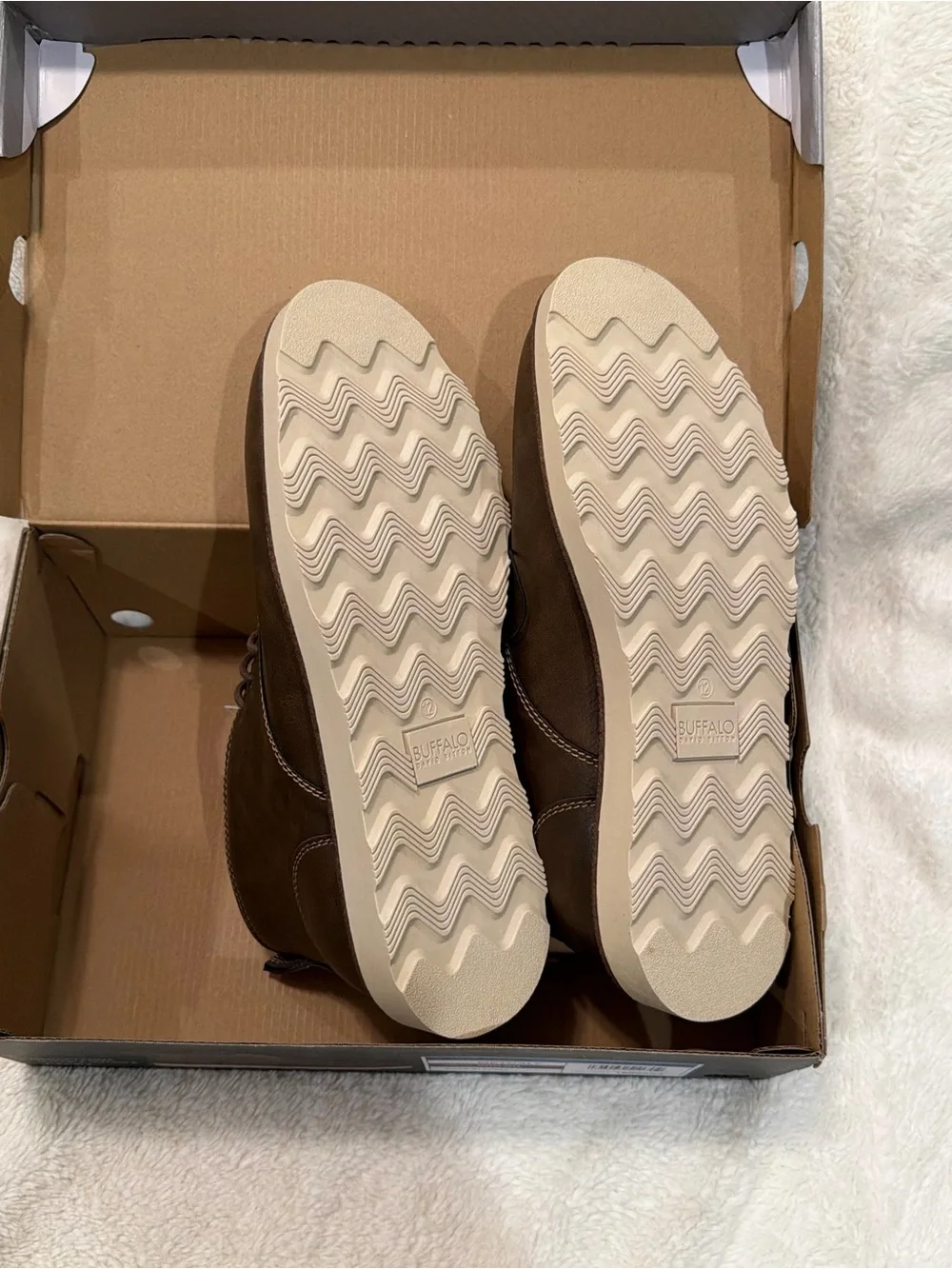 NWT Buffalo David Bitton Brown Leather Chukka Boots with White Sole